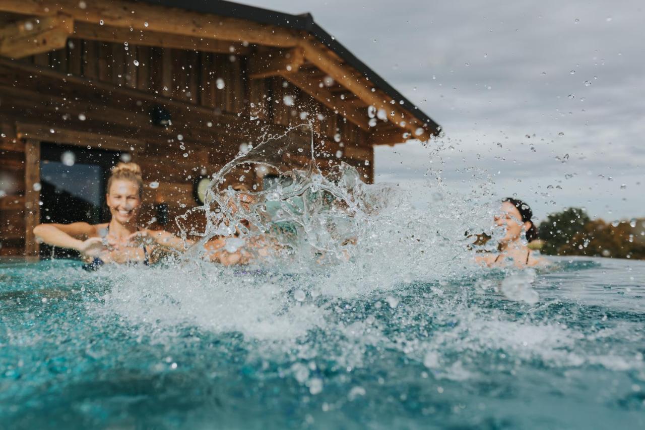 Ortner'S Resort 바트푸징 외부 사진 The outdoor pool at the Aqua Mundo in De Eemhof