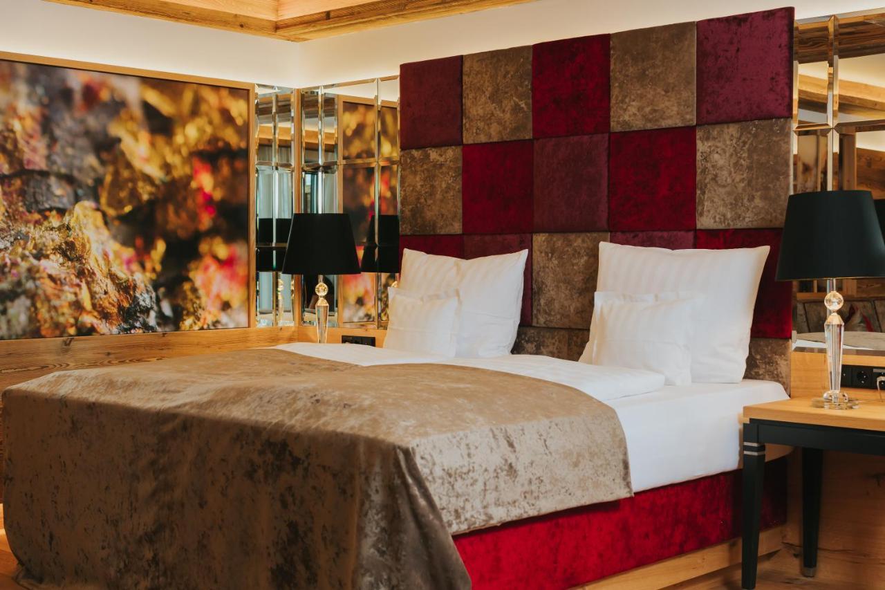Ortner'S Resort 바트푸징 외부 사진 A bedroom at the Hotel de Crillon