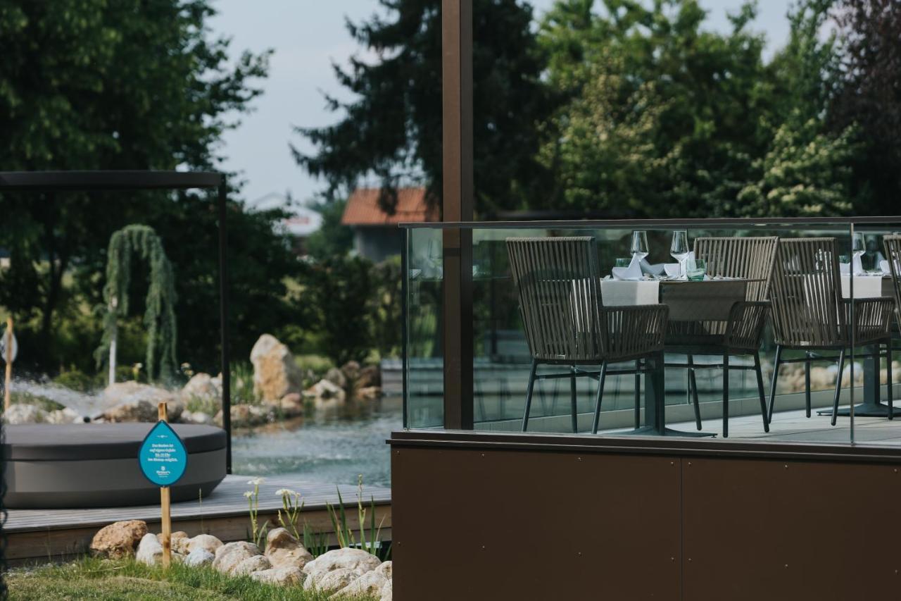 Ortner'S Resort 바트푸징 외부 사진 A glass balustrade