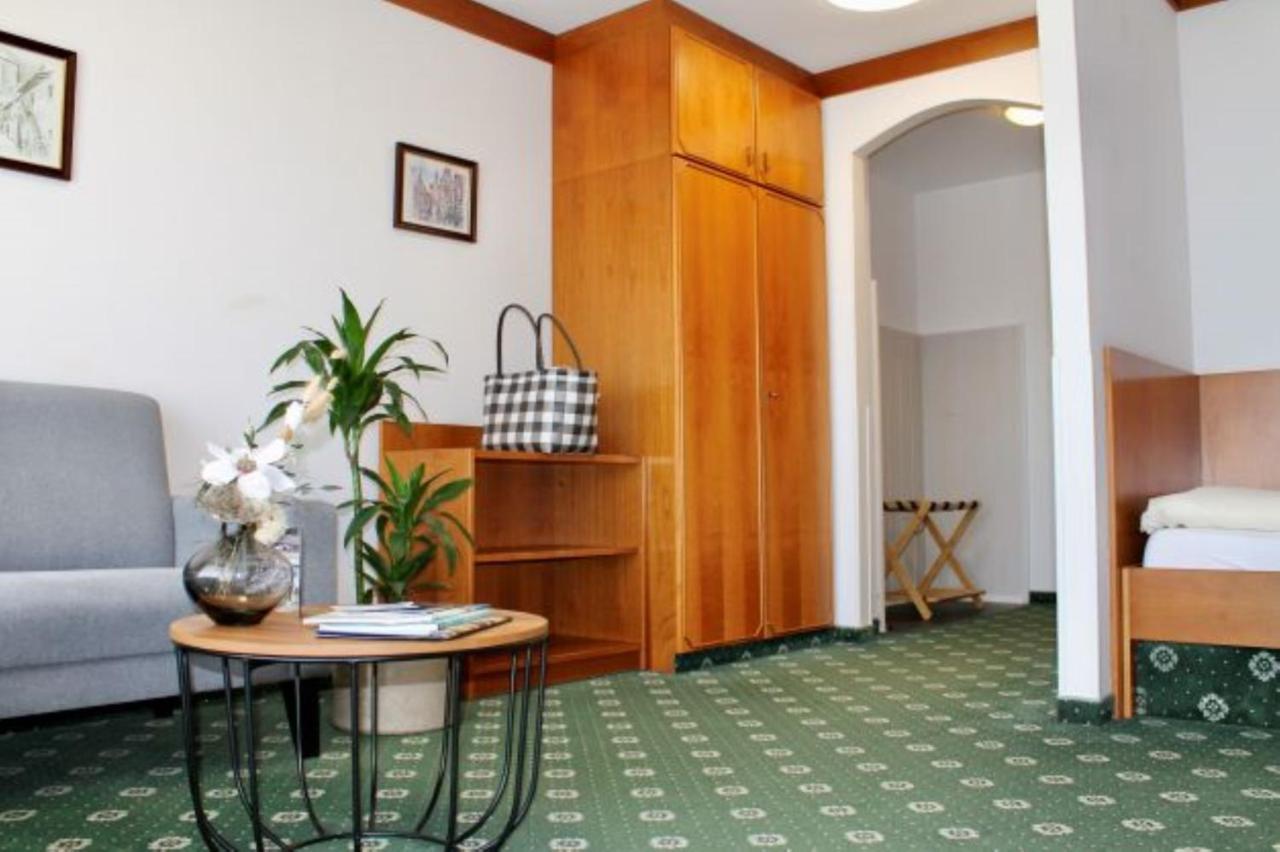 Ortner'S Resort 바트푸징 외부 사진 A typical hotel room