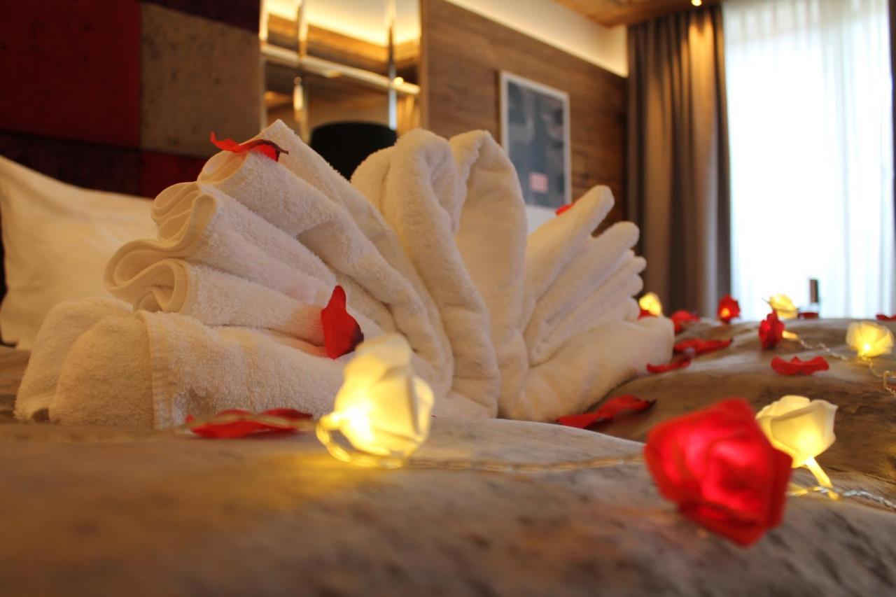 Ortner'S Resort 바트푸징 외부 사진 A towel swan